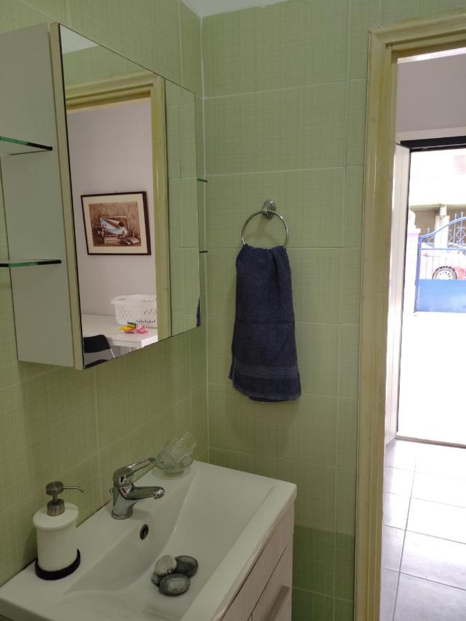 A&B Apartment Néoi Epivátai Luaran gambar